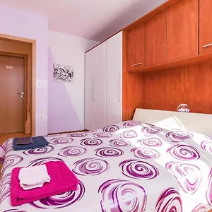 Apartment Valentina-no Groups, Banjole